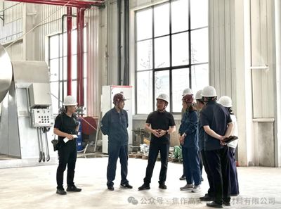 趙區(qū)長前來我廠現(xiàn)場調(diào)研企業(yè)生產(chǎn)經(jīng)營情況